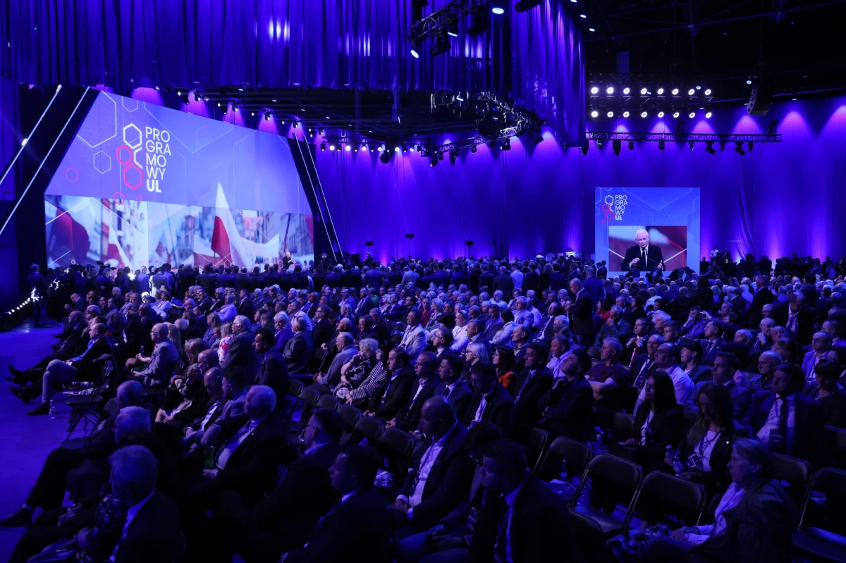 800 plus zamiast 500 plus, bezpłatne autostrady oraz darmowe leki dla dzieci i młodzieży do 18. roku życia oraz osób powyżej 65 lat - to tylko kilka z najnowszych obietnic przedwyborczych Prawa i Sprawiedliwości. Opozycja odnosi się do nich krytycznie. "Nikt nam nie da tyle, ile Kaczyński obieca" - stwierdził poseł Polskiego Stronnictwa Ludowego Marek Sawicki. "Znowu trzeba będzie sięgnąć głęboko do portfeli tych, którzy ciężko pracują i prowadzą działalność gospodarczą" - dodał. "Kaczyński szantażuje Polki i Polaków, obiecując 800 zł i leki za darmo od nowego roku. Tym samym chce, aby Polacy przymknęli oczy na dotychczasowe winy PiS" - zauważył Krzysztof Gawkowski z Lewicy. 