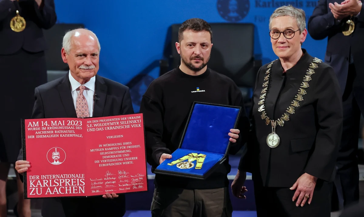 Prezydent Ukrainy podczas uroczystości w Akwizgranie odebrał przyznaną mu Nagrodę Karola Wielkiego. Podczas przemówienia oświadczył, że "Putin wybrał katastrofę". "On jest sam i teraz wszyscy rozumieją to, co rozumiemy my. Putin jest katastrofą, to jest odpowiedź" - mówił Wołodymir Zełenski. 