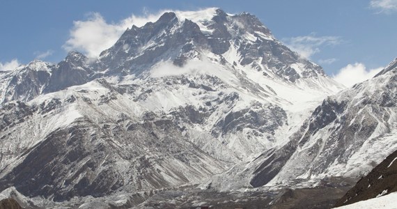 Polski himalaista Bartek Ziemski zdobył bez wspomagania tlenem swój drugi ośmiotysięcznik podczas wiosennej wyprawy - Dhaulagiri (8167 m) i zjechał z niego na nartach do bazy (4700 m) nie zdejmując sprzętu. 18 kwietnia dokonał podobnego wyczynu na Annapurnie (8091 m).
