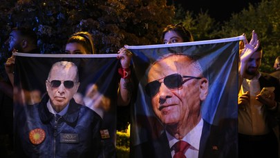 Wybory w Turcji: Trwa liczenie głosów. Obie strony świętują