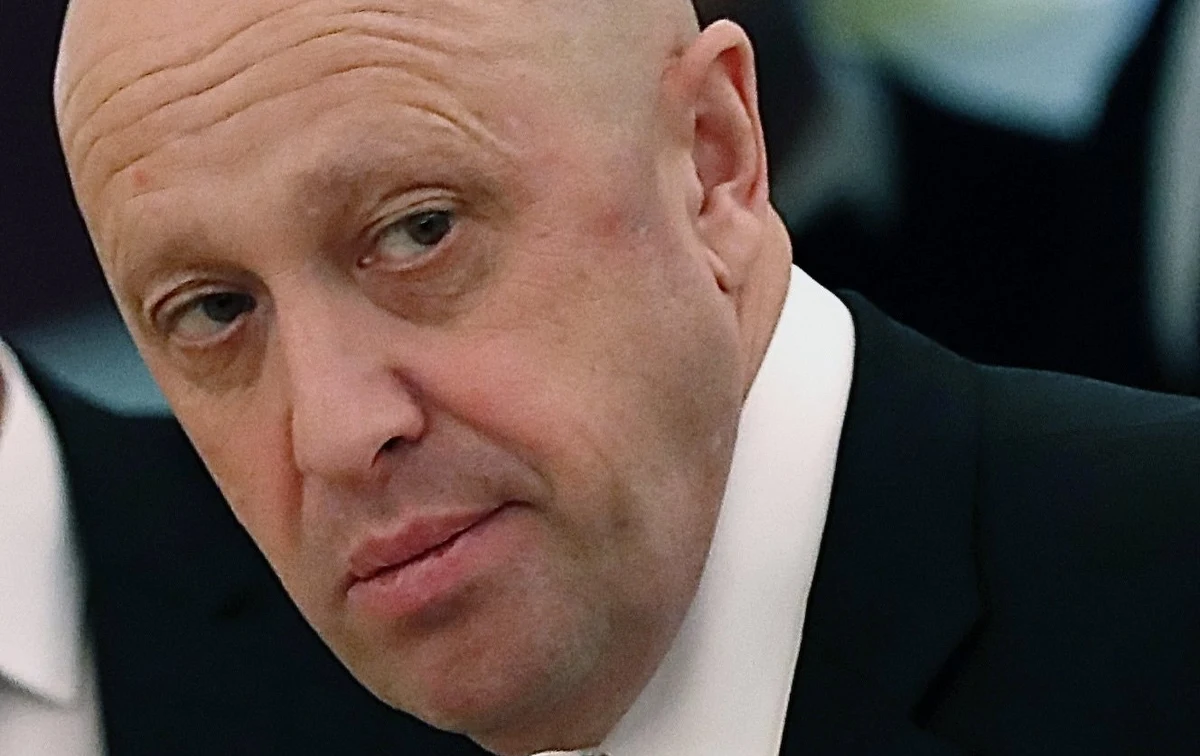 Pod koniec lutego szef Grupy Wagnera Jewgienij Prigożyn złożył nietypową propozycję stronie ukraińskiej - informuje „Washington Post”. Jak pisze gazeta, Prigożyn przekazał wtedy ukraińskiemu wojsku, że zdradzi pozycje Rosjan, jeśli Ukraińcy wycofają się z Bachmutu. 