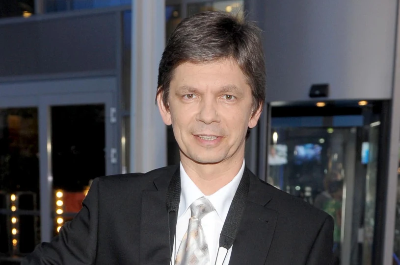 Filip Łobodziński poślubił swoją matkę chrzestną. Świętują 22. rocznicę