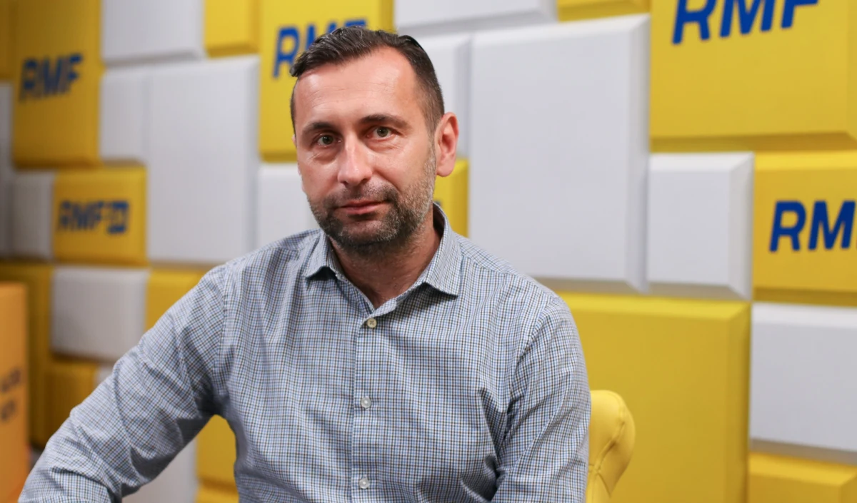 "Szanse są minimalne, że Erdoğan przegra drugą turę wyborów prezydenckich" - powiedział w Rozmowie w południe w RMF FM Adam Balcer. "Trzeci kandydat - Sinan Oğan - uzyskał dość zaskakujący wynik, zdobył bowiem ponad 5 proc. głosów. (...) Część jego wyborców na pewno pójdzie i zagłosuje na Erdoğana. Druga kwestia jest taka, że Erdoğan będzie prowadził kampanię z bardzo prostym przekazem - koalicja, która mnie popiera, zdobyła ponad połowę miejsc w parlamencie" - dodał dyrektor programowy Kolegium Europy Wschodniej im. Jana Nowaka-Jeziorańskiego.