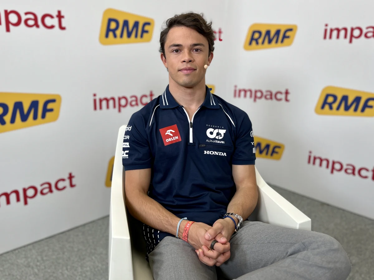 "Wierzę, że dopóki będę ciężko pracował, a tempo było naprawdę ostre, to w końcu się to ułoży. Sezon się dopiero zaczął" - powiedział w rozmowie z RMF FM Nyck de Vries, kierowca Formuły 1 jeżdżący w zespole Scuderia AlphaTauri. Z Holendrem porozmawialiśmy o jego początkach w sportach motorowych, obecnej sytuacji w Formule 1, planach na przyszłość, ale też o tym, co w dyscyplinie jest ważniejsze - pieniądze czy talent.