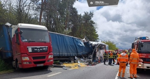 Jedna osoba zginęła, a 55 zostało rannych, w tym 17 ciężko, w wypadku węgierskiego autokaru na autostradzie na Słowacji.