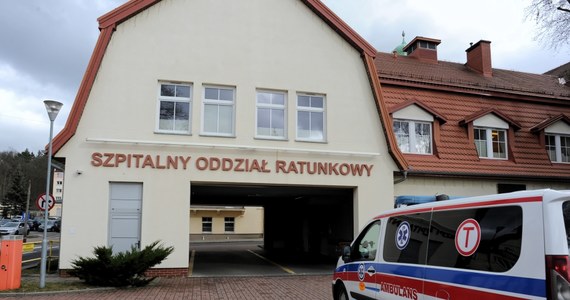 Szpital Wojewódzki w Koszalinie zaprzestaje realizacji świadczeń w zakresie neurologii i od 15 maja wstrzymuje przyjęcia pacjentów do Oddziału Neurologii. "Jest do tego zmuszony z powodu wystąpienia siły wyższej, jaką jest brak kadry" – poinformowała w poniedziałek rzeczniczka szpitala Marzena Sutryk.