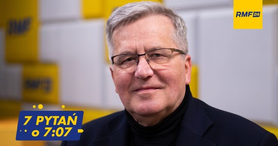 "Nie, nie jesteśmy bezpieczni. Polski system obrony przeciwrakietowej nie istnieje. Jest nieskuteczny. Mamy stare, modernizowane systemy obrony przeciwko rakietom, one mają niewielki zasięg i są mało skuteczne" – mówił w rozmowie 7 pytań o 7:07 były prezydent Bronisław Komorowski. 