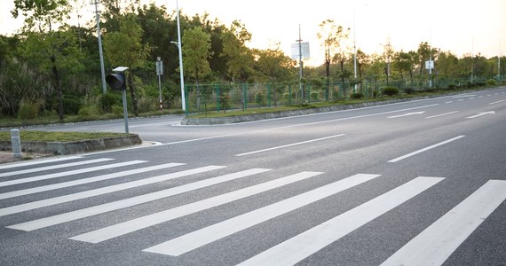 11-letnia dziewczynka została potrącona przez samochód na przejściu dla pieszych w Lesznie (woj. wielkopolskie). Sprawca zdarzenia uciekł. Policjanci zatrzymali kierowcę samochodu po kilku godzinach. 70-latek był trzeźwy.