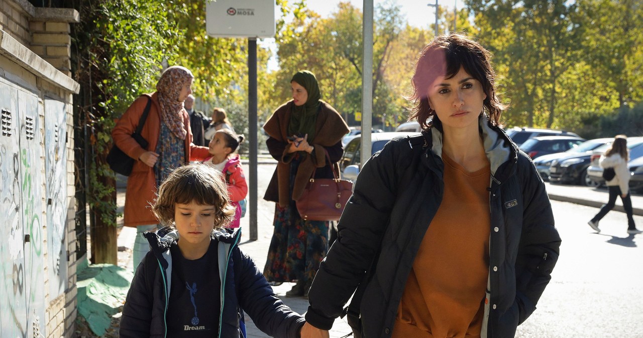 Laureatka Oscara Penélope Cruz w nowej, przejmującej roli kobiety walczącej o uratowanie swoich bliskich przed eksmisją z rodzinnego domu. Film "24 godziny" trafi do polskich kin już 2 czerwca.