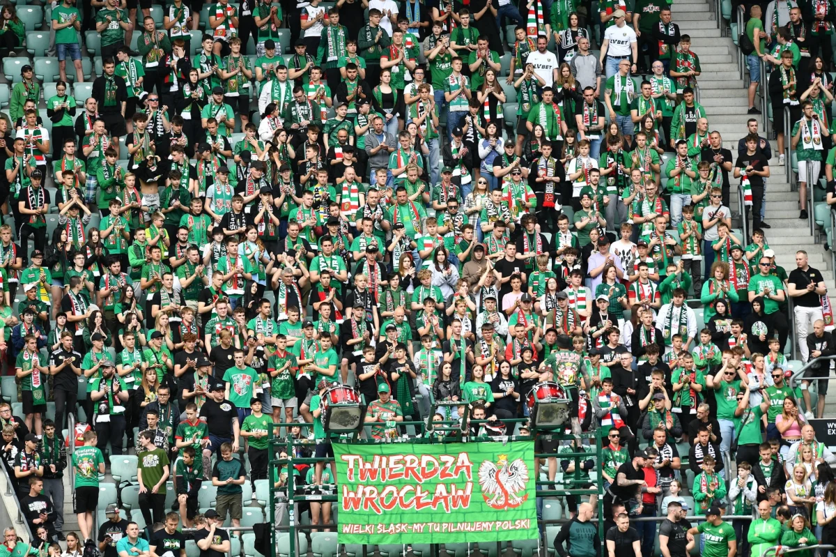 Prezydent Wrocławia Jacek Sutryk zapowiedział, że 25 maja na sesji Rady Miejskiej złoży uchwałę dotyczącą prywatyzacji piłkarskiego Śląska, którego obecnie właścicielem jest miasto. „Pozwoli to na sprzedaż pakietu większościowego prywatnemu podmiotowi” – czytamy w komunikacie.