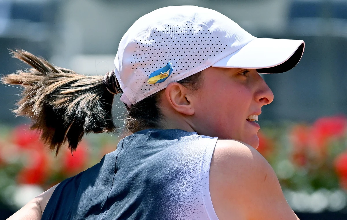 Zaplanowany na poniedziałkowy wieczór mecz Igi Świątek z Chorwatką Donną Vekic w 1/8 finału tenisowego turnieju WTA 1000 w Rzymie został przełożony na wtorek. Powodem są opady deszczu w stolicy Włoch.