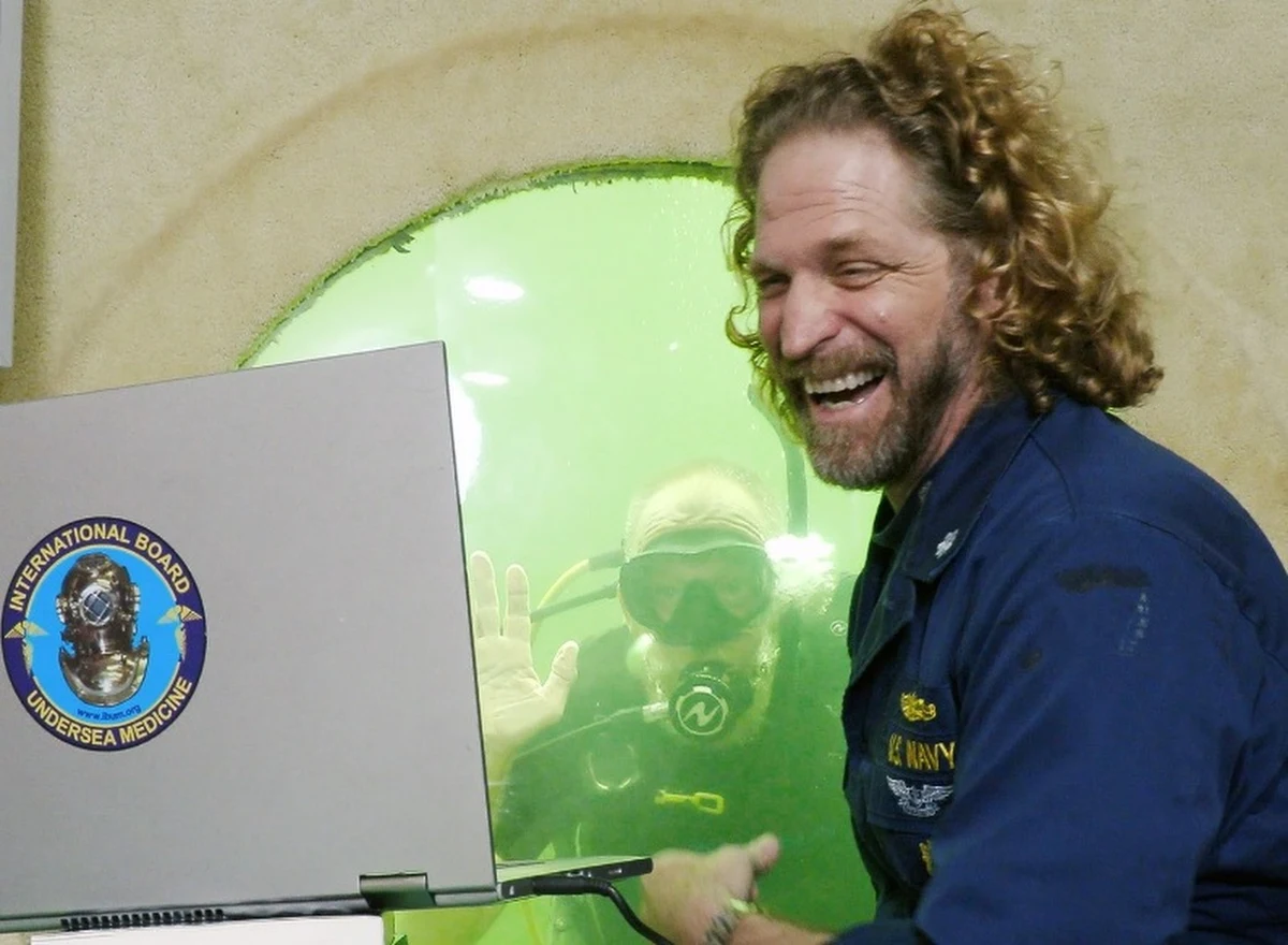 Profesor z Florydy pobił rekord świata w najdłuższym przebywaniu pod wodą bez dekompresji. 55-letni Joseph Dituri mieszka w podwodnym domu od 77 dni i nie planuje go opuszczać. 