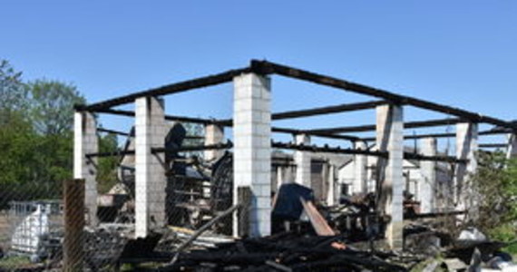 ​Za podpalenie i sprowadzenie zagrożenia dla wielu osób odpowie 47-latka z gminy Międzyrzec Podlaski. Kobieta po kłótni z mężem podłożyła ogień pod budynki gospodarcze, które doszczętnie spłonęły.

