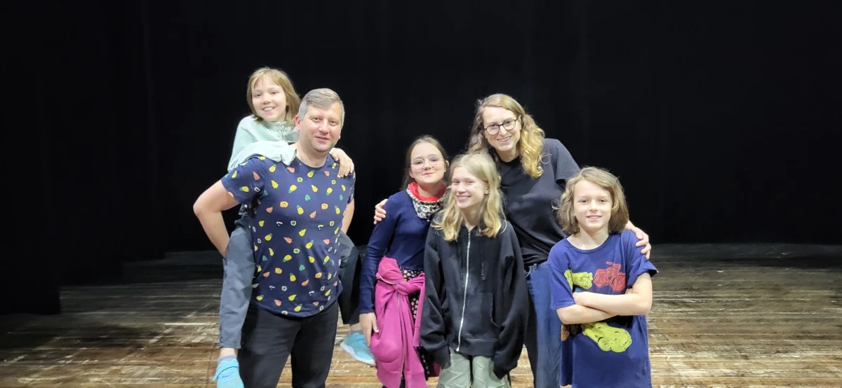 Mają 11 lat, ogromny talent i marzenia, a jednym z nich jest wyjazd do Stanów Zjednoczonych, które właśnie się spełnia. Uczniowie Publicznej Szkoły Podstawowej nr 83 "Łejery" w Poznaniu dostali się do finału mistrzostw świata w konkursie Odyseja Umysłu. Zawody stawiają na kreatywność i zespołowość w rozwiązywaniu różnych problemów.