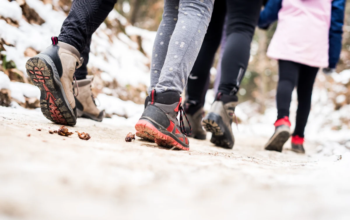 Tatrzański Parki Narodowy otworzył dla turystów trzy szlaki, które ze względów przyrodniczych zamykane są na zimę. Nie oznacza to jednak, że są one już całkiem bezpieczne - mówi RMF FM Tomasz Zając z Tatrzańskiego Parku Narodowego.