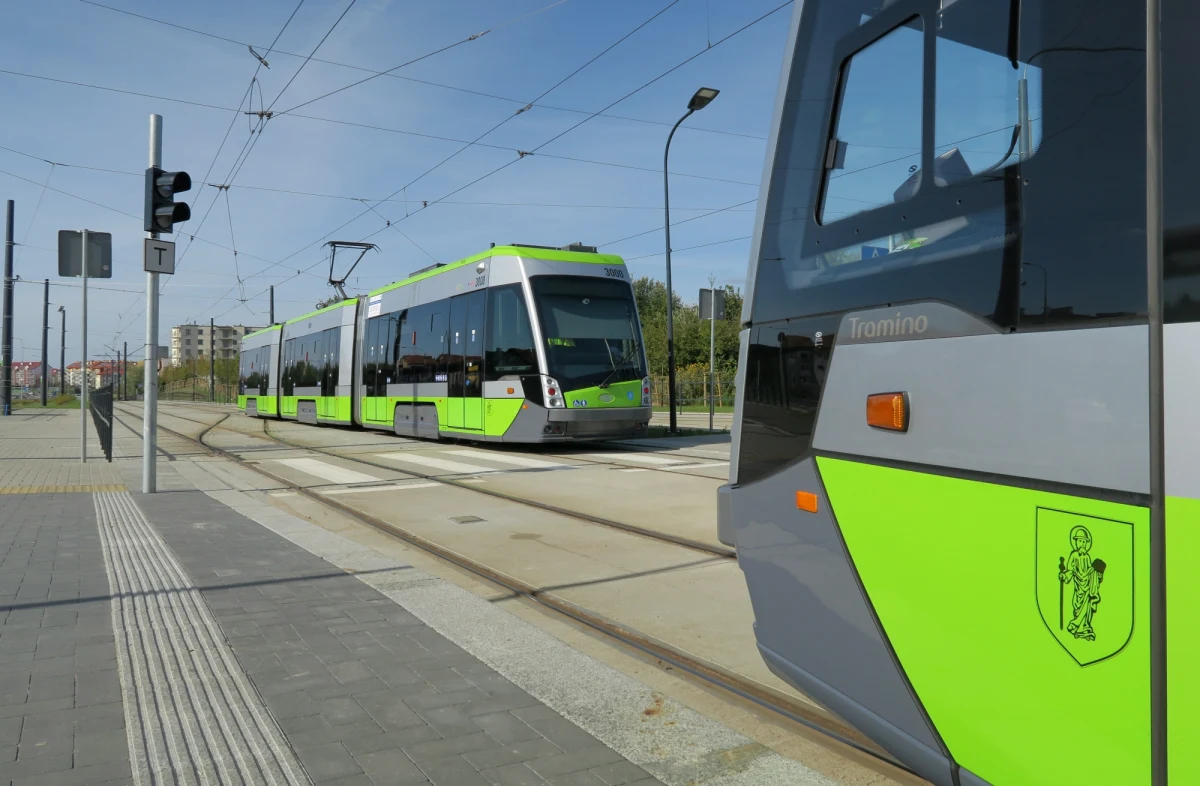 Mieszkańców Olsztyna czeka kolejny etap zmian w organizacji ruchu, który jest efektem postępu prac przy budowie nowej infrastruktury tramwajowej. Nowe rozwiązania zostaną wprowadzone również w przypadku prac na ul. Pstrowskiego.