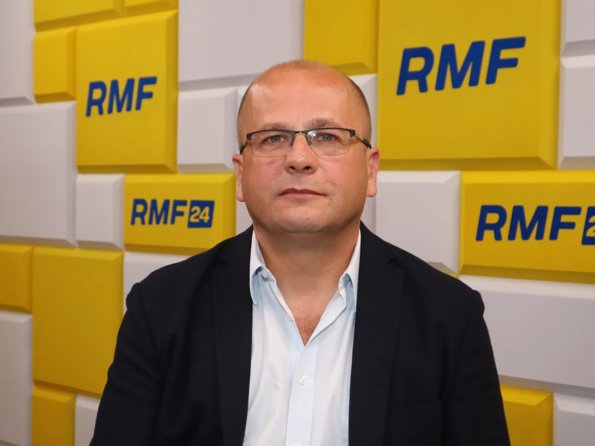  „To bardzo duży sukces ukraińskiej obrony przeciwlotniczej. Runął kolejny mit” - tak generał Jarosław Kraszewski komentował w Radiu RMF24 doniesienia, o zniszczeniu przez Ukraińców w nocy z poniedziałku na wtorek wystrzelonych przez Rosję 18 rakiet różnego typu, w tym sześciu ponaddźwiękowych pocisków manewrujących Kindżał. Od początku wojny, od 24 lutego zeszłego roku, jak zauważył gość Piotra Salaka, wiele mitów runęło. „Natomiast ten jest jednym z takich przełomowych, kluczowych, bo do tej pory cudowna broń Putina była uważana za niezniszczalną, niewykrywalną. Nagle się okazuje, że prostymi sposobami można większość z wystrzelonych Kindżałów zniszczyć” - zauważa generał brygady Wojska Polskiego, doktor nauk wojskowych. 