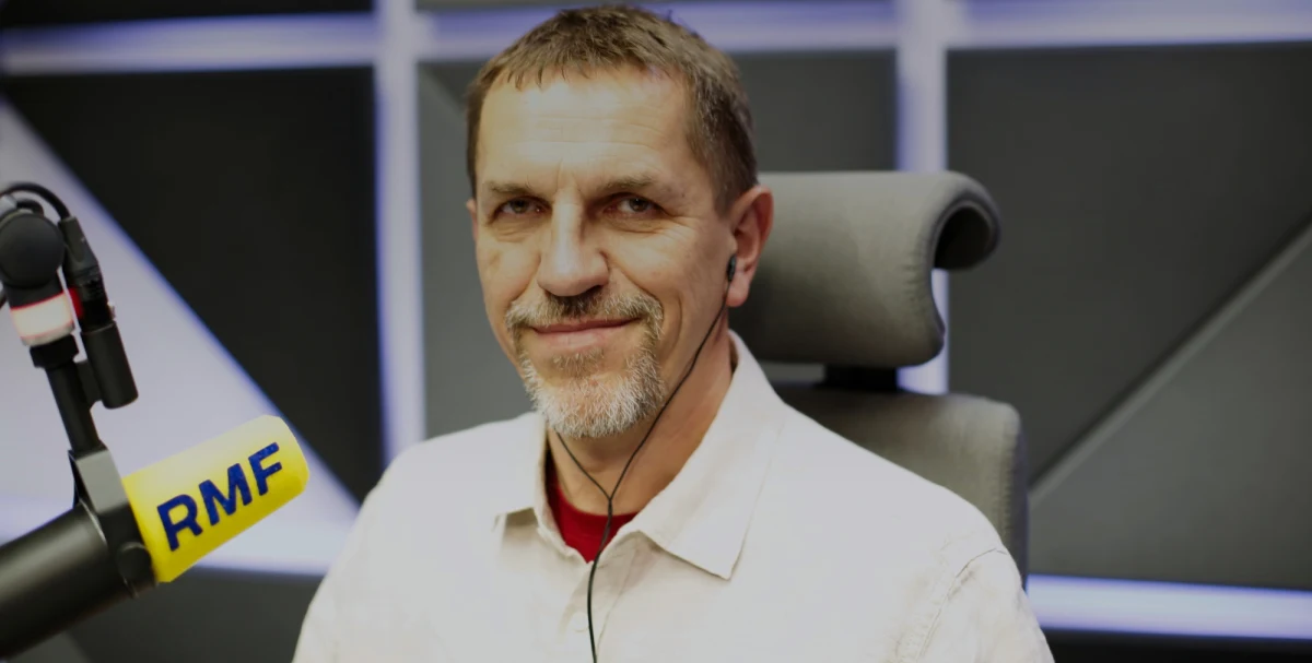 "Sprawa transferów socjalnych jest głównym atutem Prawa i Sprawiedliwości. Problem jest taki, że partia jest w dołku. Nie jest tak, że ludzie przestali chcieć otrzymywać różne świadczenia, tylko to nie jest wszystko, czego chcą" - mówił w Popołudniowej rozmowie w RMF FM prof. Jarosław Flis - socjolog z Uniwersytetu Jagiellońskiego. "Chcą też sprawnie działającej władzy, żeby tak nie kraść, żeby nie było takich konfliktów" - tłumaczył. "Notowania rządu Morawieckiego są wyraźnie gorsze niż notowania rządu Ewy Kopacz sprzed 8 lat. (...) Partii rządzącej jest potrzebne coś więcej niż tylko robienie tego samego" - zauważył ekspert. 