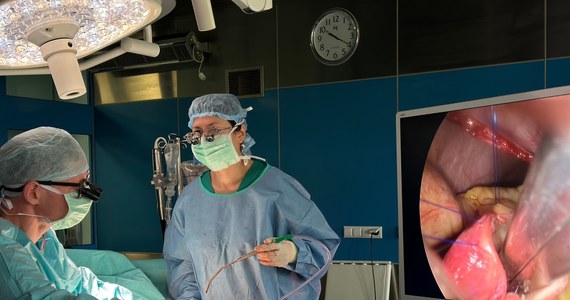 Pistolet automatycznie zakładający szwy na sercu stosują jako jedyni w Polsce kardiochirurdzy w Górnośląskim Centrum Medycznym w Katowicach-Ochojcu. Nowe urządzenie wykorzystywane jest podczas operacji wymiany zastawki aortalnej i pozwala na szybszy powrót pacjentów do normalnego funkcjonowania.