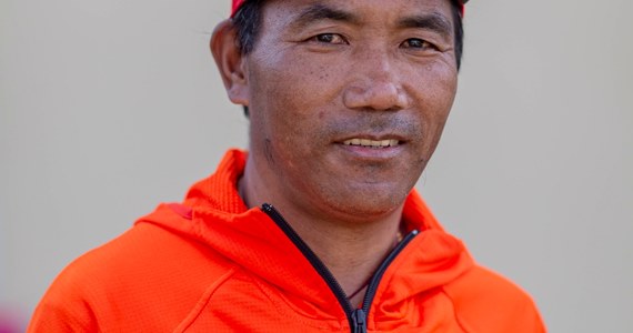 Nepalczyk Kami Rita Sherpa po raz 27. zdobył Mount Everest (8848 m) i ponownie został samodzielnym rekordzistą pod względem liczby wejść na najwyższy szczyt Ziemi. Kilka dni temu po raz 26. uczynił to jego rodak Pasang Dawa Sherpa.
