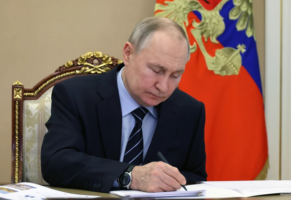 "Inwazja na Ukrainę przyspieszyła niebezpieczne procesy wewnętrzne w Rosji, dojrzewające w tym kraju od wielu lat. Nieunikniony wydaje się scenariusz, w którym dojdzie tam do wielu buntów, a nawet wojny domowej" - ocenił doradca prezydenta Ukrainy Mychajło Podolak.