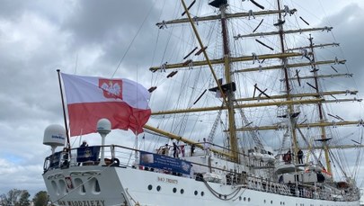 "Dar Młodzieży" przypłynął do portu w Gdyni