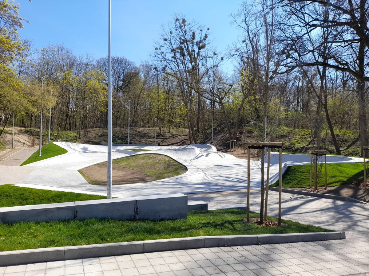 Skatepark Chełminek jest już gotowy. Powstał w ramach budżetu obywatelskiego dzięki głosom mieszkańców. ​Obiekt czeka jeszcze na pozwolenie na użytkowanie, ale już wkrótce będą mogli z niego korzystać amatorzy rolkowych i deskorolkowych akrobacji. 