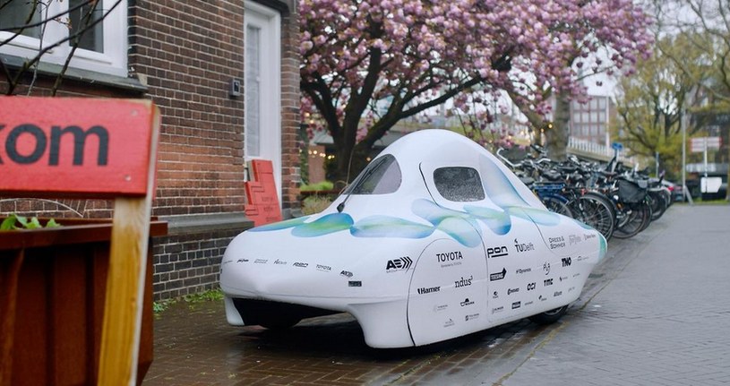 Potraficie sobie wyobrazić samochód, który może przejechać 2 tys. kilometrów na jednym ładowaniu? Studenci holenderskiego Delft University of Technology nie tylko go sobie wyobrazili, ale i skonstruowali - poznajcie Eco-Runner XIII.