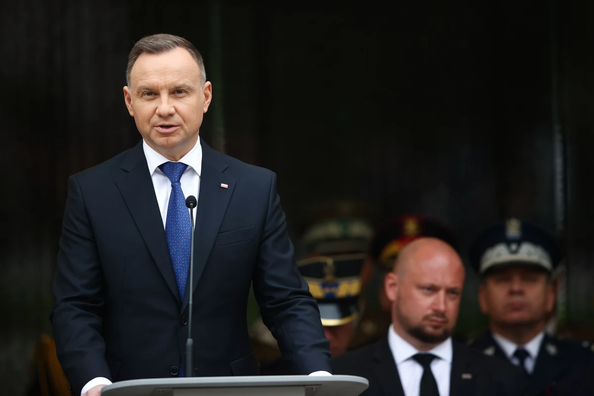 Prezydent Andrzej Duda zwołał na czwartek naradę w Biurze Bezpieczeństwa Narodowego w związku z przygotowaniami do szczytu NATO. Zaproszeni zostali m.in. szefowie MON - Mariusz Błaszczak - i MSZ - Zbigniew Rau.