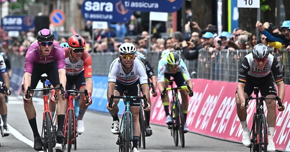 Trzeci w klasyfikacji generalnej Giro d'Italia Tao Geoghegan Hart (grupa kolarska Ineos Grenadiers) miał poważnie wyglądający wypadek 68 km przed metą 11. etapu. Brytyjski kolarz wycofał się z imprezy. Wraz z nim przewróciło się wielu innych zawodników - ci wrócili jednak do rywalizacji.