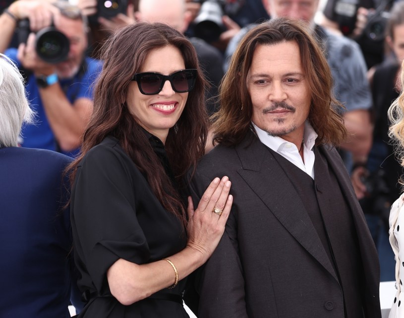 "Johnny Depp często podkreśla, że czuje się we Francji jak w domu. To nie jest zwykła poza. Jest ciekawy Francji, kocha ten kraj. O Ludwiku XV wiedział więcej niż ja" - powiedziała w środę Maiwenn. Jej film "Kochanica króla", w którym amerykański aktor zagrał władcę, otworzył 76. edycję festiwalu filmowego w Cannes.