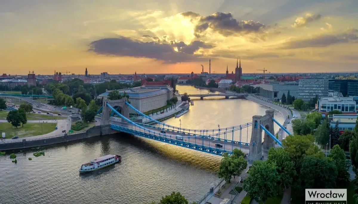 "Wrocław Miasto Przygody" - to nazwa nowej kampanii turystycznej promującej stolicę Dolnego Śląska. W jej ramach powstał m.in. spot nawiązujący do tajemnicy Skarbu Ołbińskiego, który wyświetlany będzie na ekranach kin w polskich miastach.
