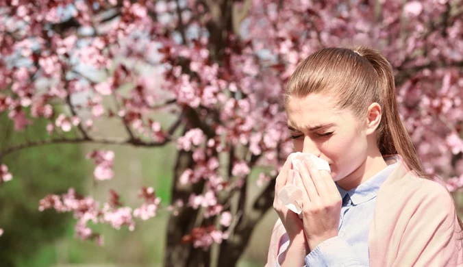 Wiosenna alergia. Co ją wywołuje? Jak sobie z nią radzić?