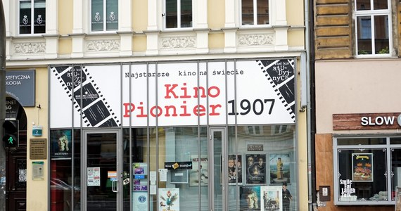 ​Rozmowy z władzami Szczecina w sprawie przejęcia kina Pionier, jednego z najstarszych kin na świecie, nabrały tempa. Prowadzący kino Jerzy Miśkiewicz z końcem miesiąca przechodzi na emeryturę. Co dalej z zabytkowym kinem?
