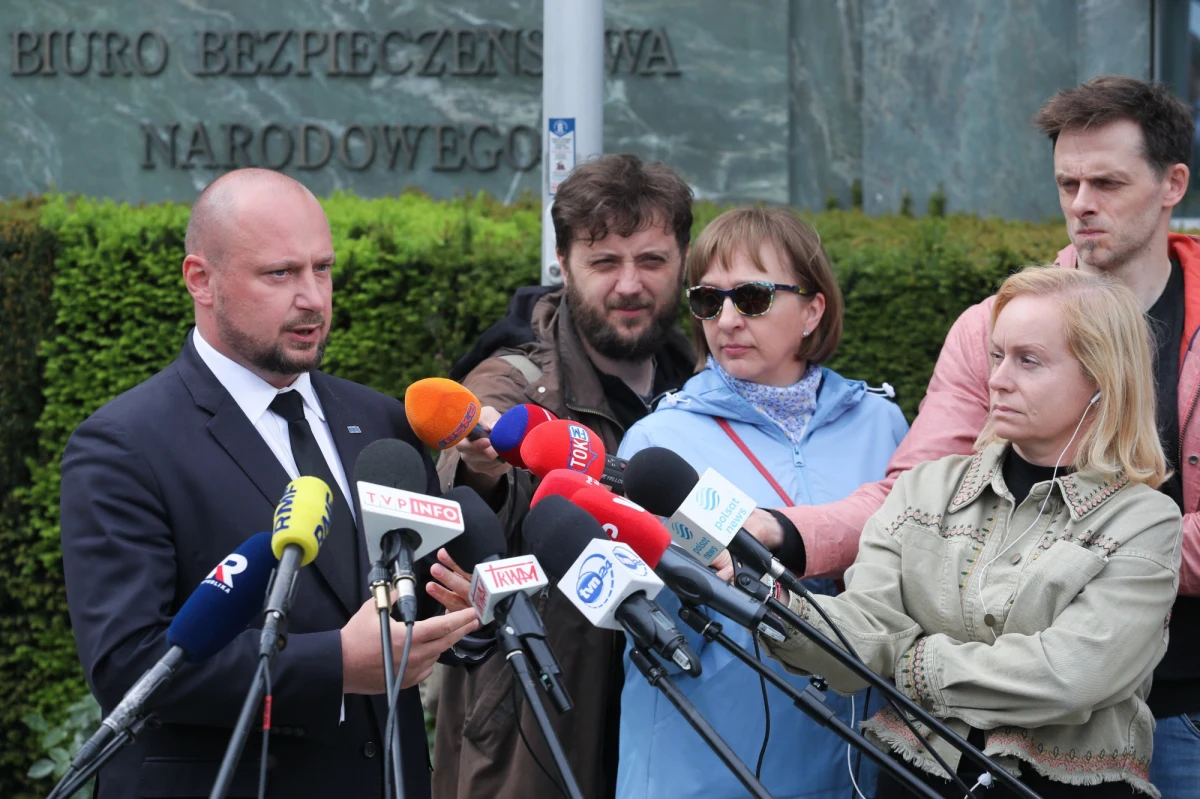 "Omówiliśmy zagrożenia i wyzwania dla całego sojuszu" - mówił po zakończonej w Biurze Bezpieczeństwa Narodowego w Warszawie naradzie, jego szef Jacek Siewiera. Uczestniczyli w niej prezydent Andrzej Duda, dowódcy polskiej armii oraz szefowie resortów obrony i dyplomacji. 