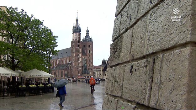 Nocny Kraków bez procentów. Radni miasta przegłosowali zakaz sprzedaży alkoholu w sklepach i na stacjach benzynowych. Będzie obowiązywał od północy do 5:30 rano i ma pomóc w walce z pijaństwem i burdami na ulicach. Prohibicję wcześniej wprowadziły władze innych miast już np. władze Poznania, Olsztyna i Zakopanego i są zadowolone z efektów.Materiał dla "Wydarzeń" przygotowała Katarzyna Kajdasz.