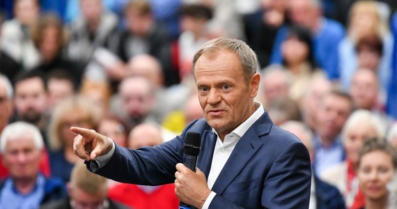 "W 2019 roku możliwa była zmiana w programie 500 plus w ciągu roku budżetowego, więc teraz też jest możliwa; wypłata tego świadczenia nie powinna być przedmiotem kampanii wyborczej, więc już teraz powinno się je podwyższyć do 800 złotych" - mówił w Słupsku szef PO Donald Tusk.