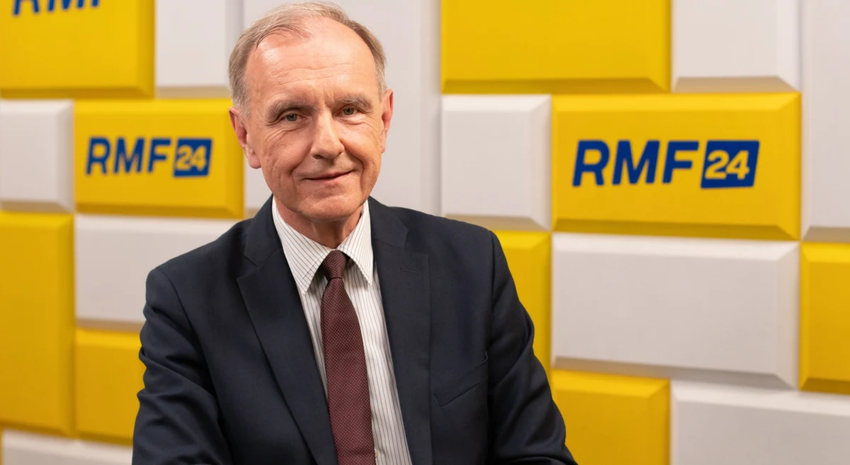 "Minister Błaszczak i prezydent Duda zamiast zajmować się obroną Polski, bezpieczeństwem Polski - zajmowali się obroną siebie. Mówili, jak późno zostali poinformowani o tym zdarzeniu" - mówił w Popołudniowej rozmowie w RMF FM były minister obrony Bogdan Klich, odnosząc się do sprawy rosyjskiej rakiety, która spadła w lesie pod Bydgoszczą. "Jestem przekonany o tym, że nie później niż 1-2 dni po zdarzeniu - 17 albo 18 grudnia - informacje z wojska szły do szefostwa resortu" - dodał senator KO. 