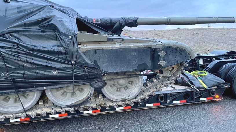 Rosyjski czołg T-72 został dostrzeżony w trakcie transportu do jednej z amerykańskich baz w stanie Maryland. To kolejny potężny cios dla Władimira Putina i jego drugiej armii trzeciego świata.