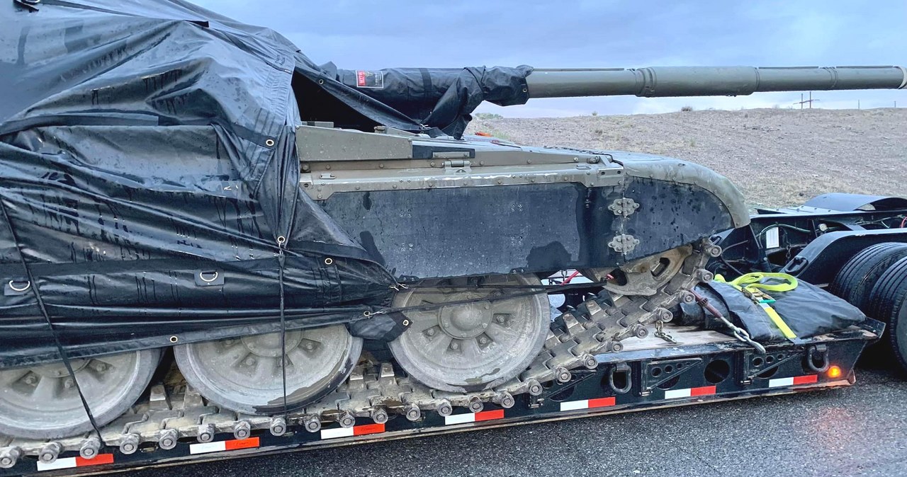 Rosyjski czołg T-72 został dostrzeżony w trakcie transportu do jednej z amerykańskich baz w stanie Maryland. To kolejny potężny cios dla Władimira Putina i jego drugiej armii trzeciego świata.