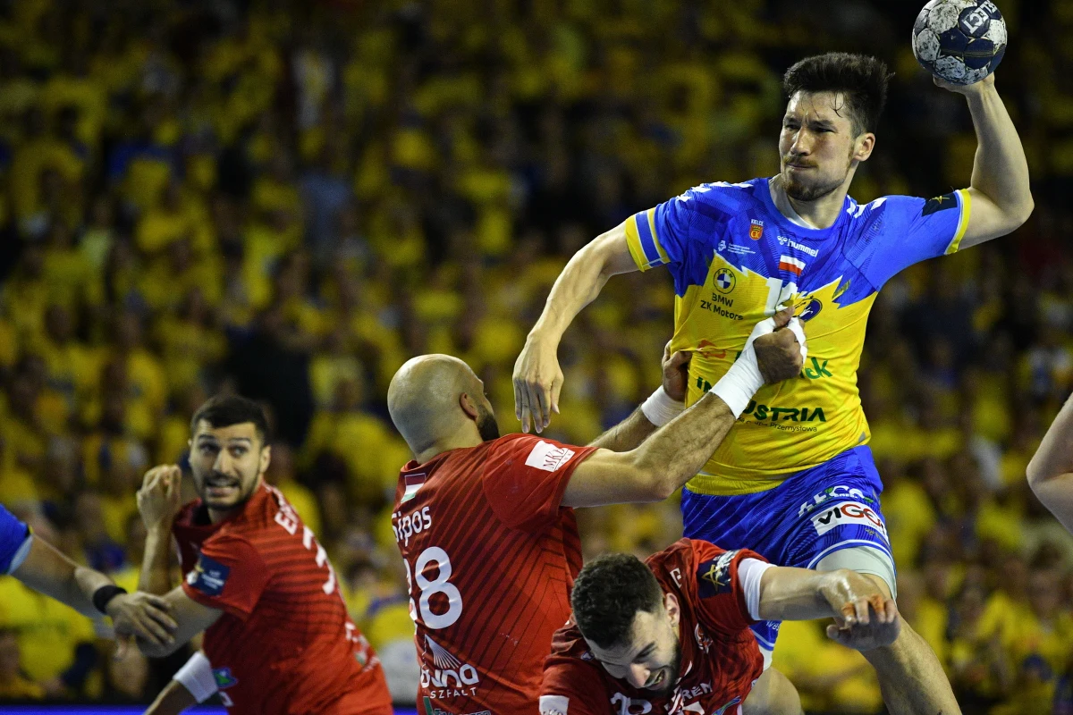 Piłkarze ręczni Barlinka Industrii Kielce w rewanżowym meczu ćwierćfinałowym Ligi Mistrzów wygrali we własnej hali z węgierskim Telekomem Veszprem 31:27 (18:12). Po raz szósty w historii klubu awansowali do Final Four tych rozgrywek. Przed tygodniem na Węgrzech drużyny zremisowały 29:29.