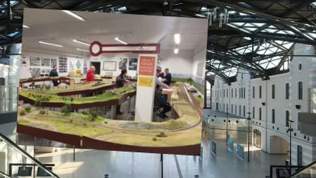 Już od dzisiaj prawdziwa gratka na dworcu Łódź Fabryczna. Miłośnicy kolejnictwa i modelarze pokażą miniaturowe pociągi w różnych skalach na pierwszej takiej wystawie w Łodzi.  Główną atrakcją będzie 85-metrowa makieta.