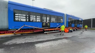 W Cedzynie nie ma torów, ale tramwaj i tak zablokował rondo