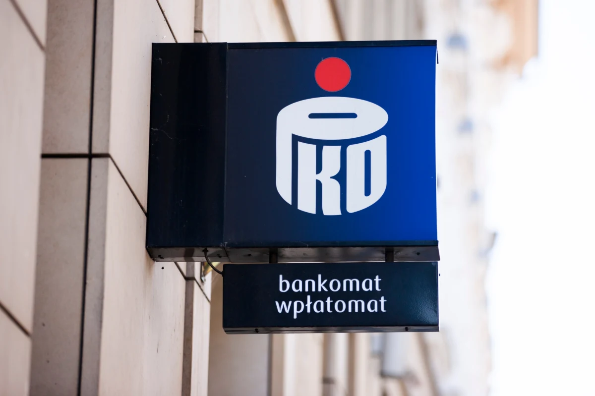 Od godziny 23.00 w piątek do godziny 7.00 w poniedziałek PKO BP planuje przeprowadzenie prac modernizacyjnych - poinformował bank w piątek. Niedostępne będą niektóre funkcje, m.in. nie będą działać płatności BLIK-iem z kartą kredytową jako źródłem płatności. Pozostałe płatności BLIK będą działać.