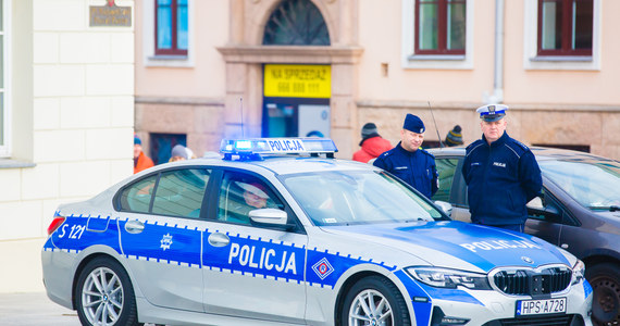 Policjanci zatrzymali sprawcę potrącenia kobiety w ciąży, do którego doszło w środę w Krakowie. Mężczyzna potrącił 30-latkę na przejściu dla pieszych na ul. Bartla. Nie udzielił jej pomocy i uciekł z miejsca zdarzenia. 
