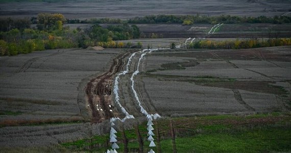 W obwodzie homelskim, nieopodal granicy z Ukrainą, powstają fortyfikacje - poinformowała grupa Biełaruski Hajun, która monitoruje ruchy wojsk białoruskich i rosyjskich na Białorusi. Powód takich działań na razie nie jest znany.