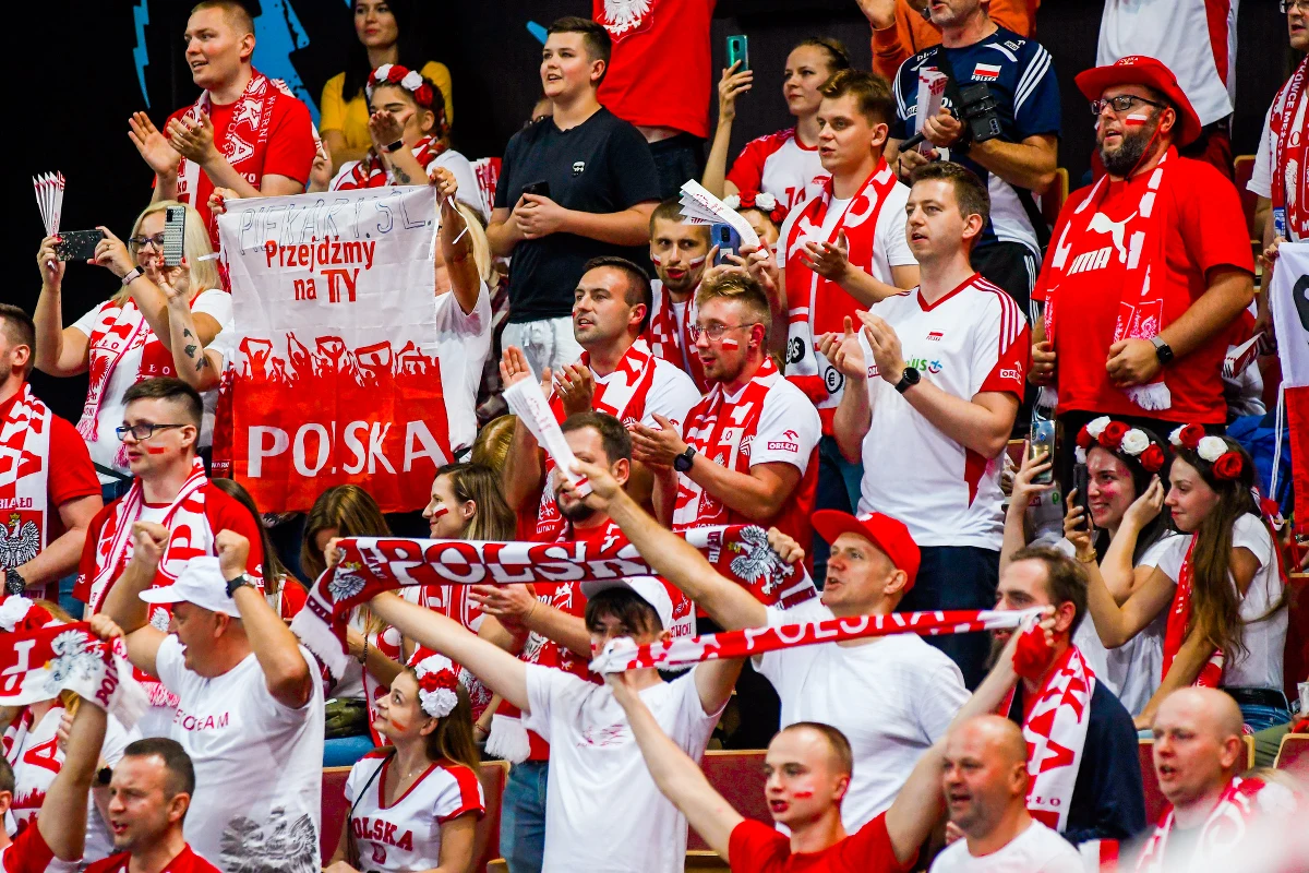 W czwartek 25 maja 2023 roku odsłonięte zostaną kolejne tablice w Alei Gwiazd Siatkówki. Przy okazji zostanie rozegrany mecz towarzyski między Polską a Niemcami. To pierwszy mecz reprezentacji Polski mężczyzn w nowym sezonie kadrowym. Dzień później obie drużyny zagrają ze sobą raz jeszcze - tym razem w Sosnowcu. Na oba te spotkania mamy bilety! Jak je zdobyć? Sprawdź!