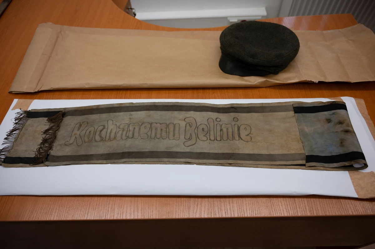 Czapka maciejówka Legionów Polskich, szarfa z pogrzebu Władysława Beliny-Prażmowskiego i szabla po legioniście Ludwiku Angelusie - to tylko niektóre eksponaty z Muzeum Czynu Niepodległościowego w Krakowie, które trafiły pod opiekę specjalistów. Po konserwacji staną się one częścią nowej stałej wystawy w Domu Józefa Piłsudskiego na Oleandrach.  

 