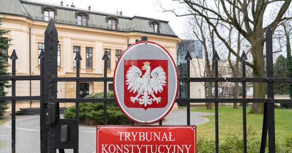 W przyszły wtorek sejmowa komisja sprawiedliwości zajmie się projektem ustawy Prawa i Sprawiedliwości obniżającym liczbę sędziów Trybunału Konstytucyjnego z 11 do 9 - ustalił dziennikarz RMF FM. Otworzy to drogę do uchwalenia nowelizacji przez Sejm.