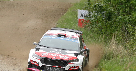 Mikołaj Marczyk (Skoda Fabia RS Rally2) wygrał pierwszy odcinek specjalny 79. Orlen Rajdu Polski, trzeciej rundy mistrzostw Europy - Mikołajki Arena 1 o długości 2,5 km i prowadzi w klasyfikacji generalnej. 27-letni kierowca zwyciężył w Mikołajkach w poprzednim sezonie.